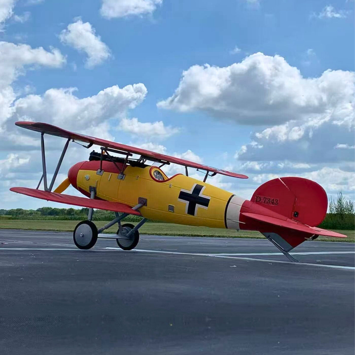 Dynam Albatros D.Va V2 4S RC WW1 Warbird Biplane 1.3m Wingspan