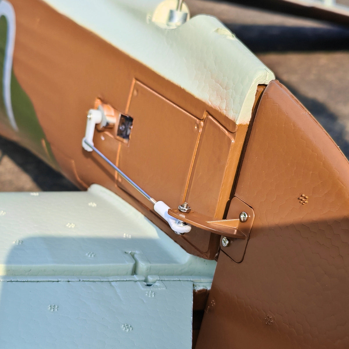 Dynam Hawker Hurricane V3 4S RC Warbird 1,25 m vingefang med flaps