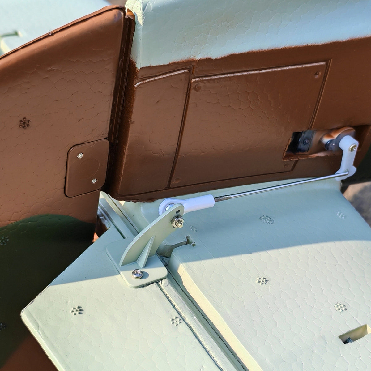 Dynam Hawker Hurricane V3 4S RC Warbird 1,25 m vingefang med flaps