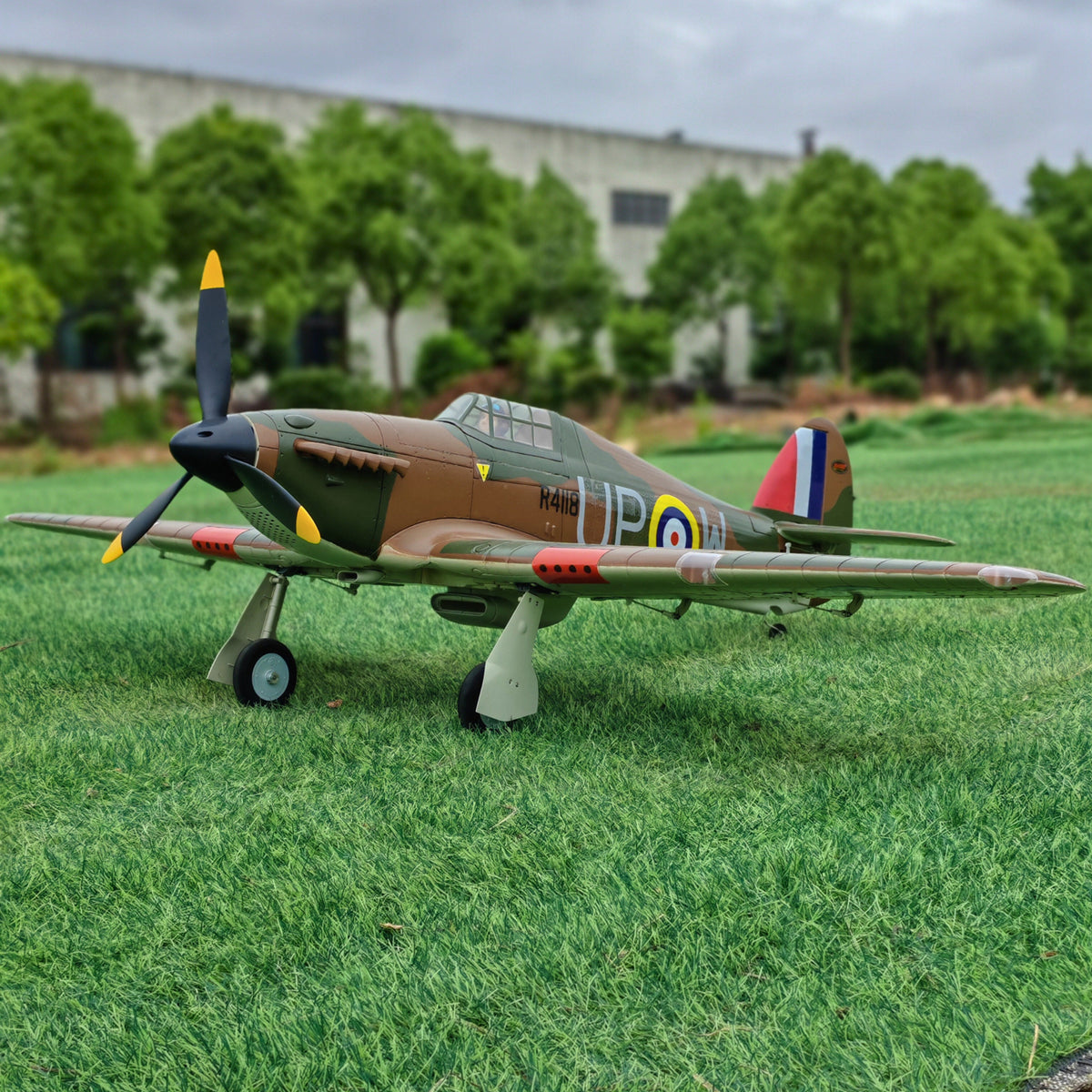 Dynam Hawker Hurricane V3 4S RC Warbird 1,25 m vingefang med flaps