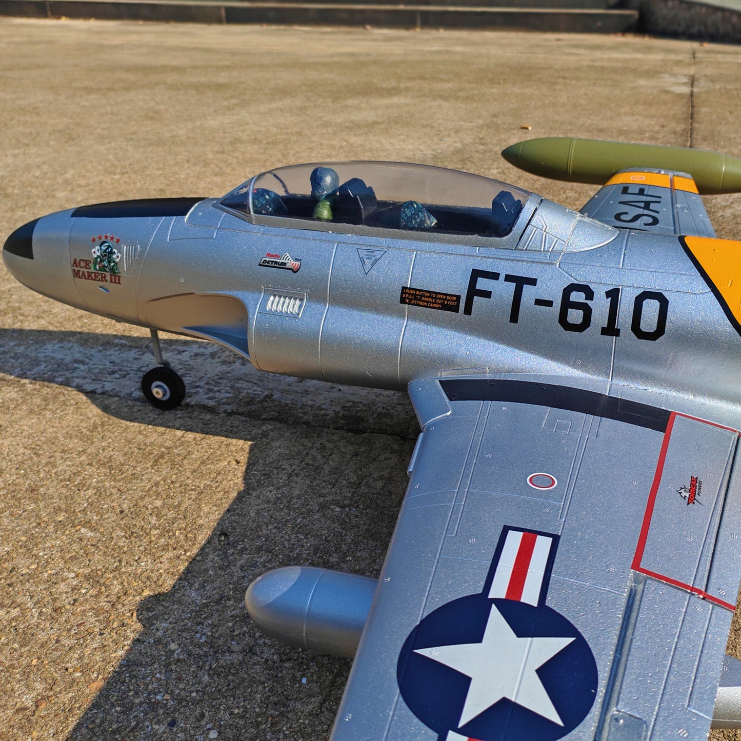 Novinka! Trénerské lietadlo Dynam T-33 Shooting Star F-80 70mm EDF 6S RC