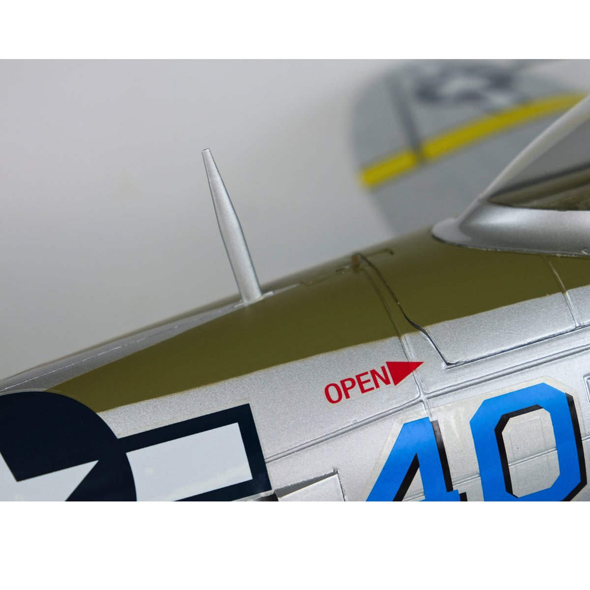 Dynam P-47D Thunderbolt V2 Hunter XVI 4S RC Krigsfugl 1220mm med Flapper