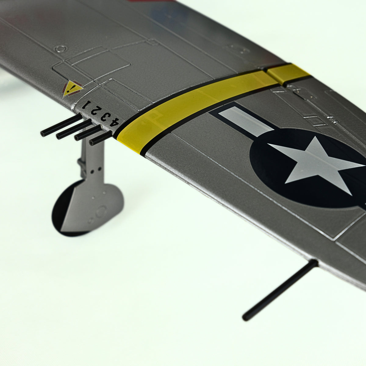 Dynam P-47D Thunderbolt V2 Hunter XVI 4S RC Krigsfugl 1220mm med Flapper