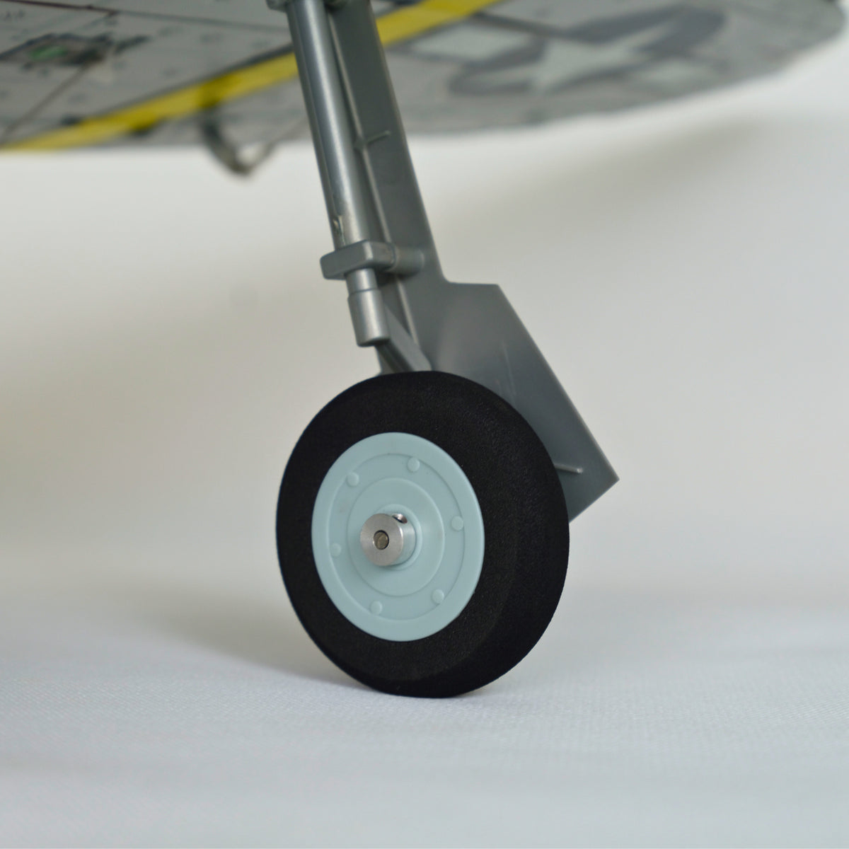 Dynam P-47D Thunderbolt V2 Hunter XVI 4S RC Krigsfugl 1220mm med Flapper