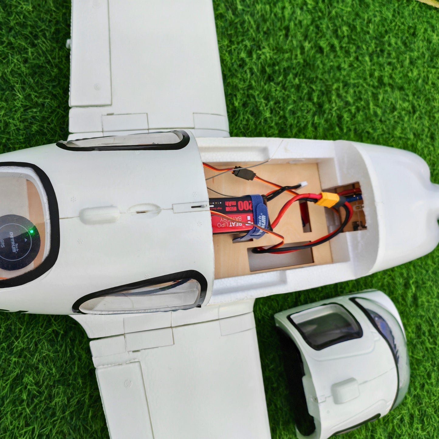 Dynam-Cirrus-SR22-V3-Trainer-3S-4S-White-RC-Scale-Plane-1400mm-Flaps-SRTF-DY8936WT_7