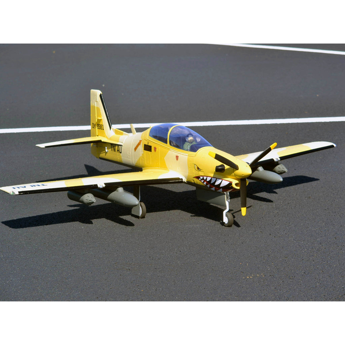 RC lietadlo Dynam EMB-312 Tucano 4S, rozpätie krídel 1,3 m s klapkami