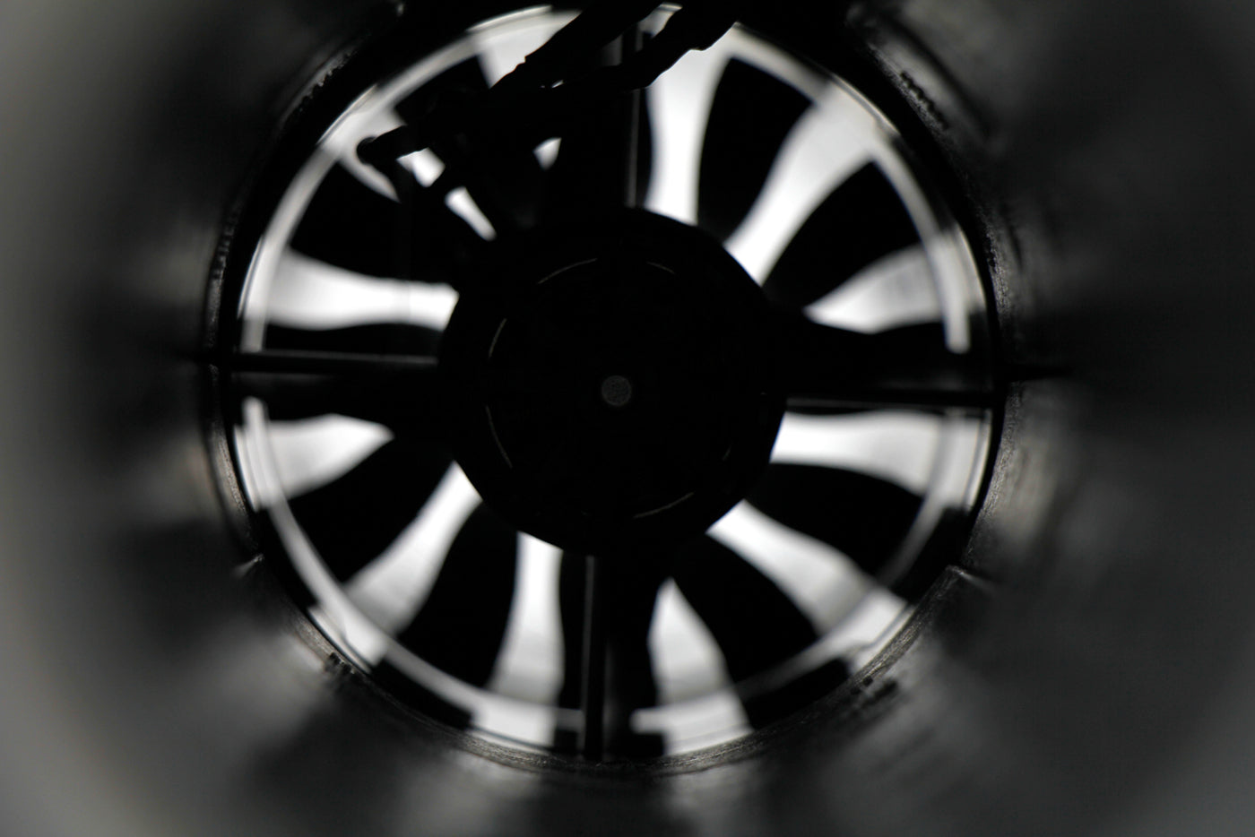 Dynam Gloster Meteor F8 V2 Sølv 6S 12-bladet Twin Inrunner 70mm EDF RC Jet med Flaps