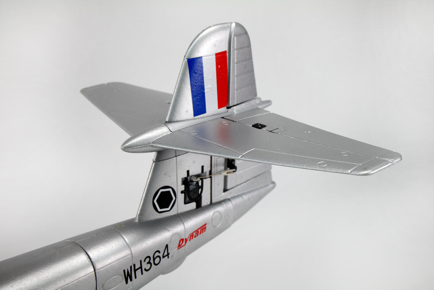 Dynam Gloster Meteor F8 V2 Sølv 6S 12-bladet Twin Inrunner 70mm EDF RC Jet med Flaps