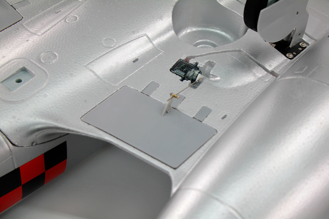 Dynam Gloster Meteor F8 V2 Sølv 6S 12-bladet Twin Inrunner 70mm EDF RC Jet med Flaps