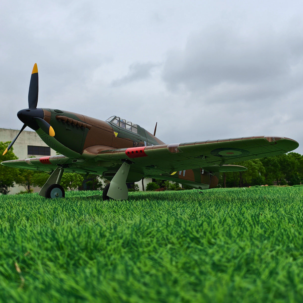 Dynam Hawker Hurricane V3 4S RC Warbird 1,25 m vingefang med flaps