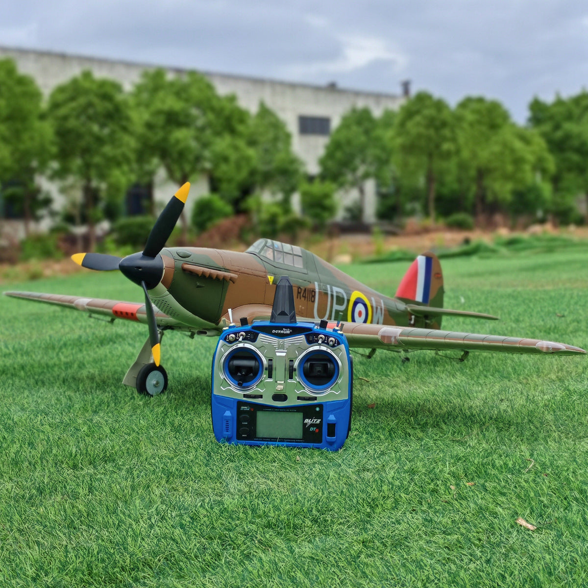 Dynam Hawker Hurricane V3 4S RC Warbird 1,25 m vingefang med flaps