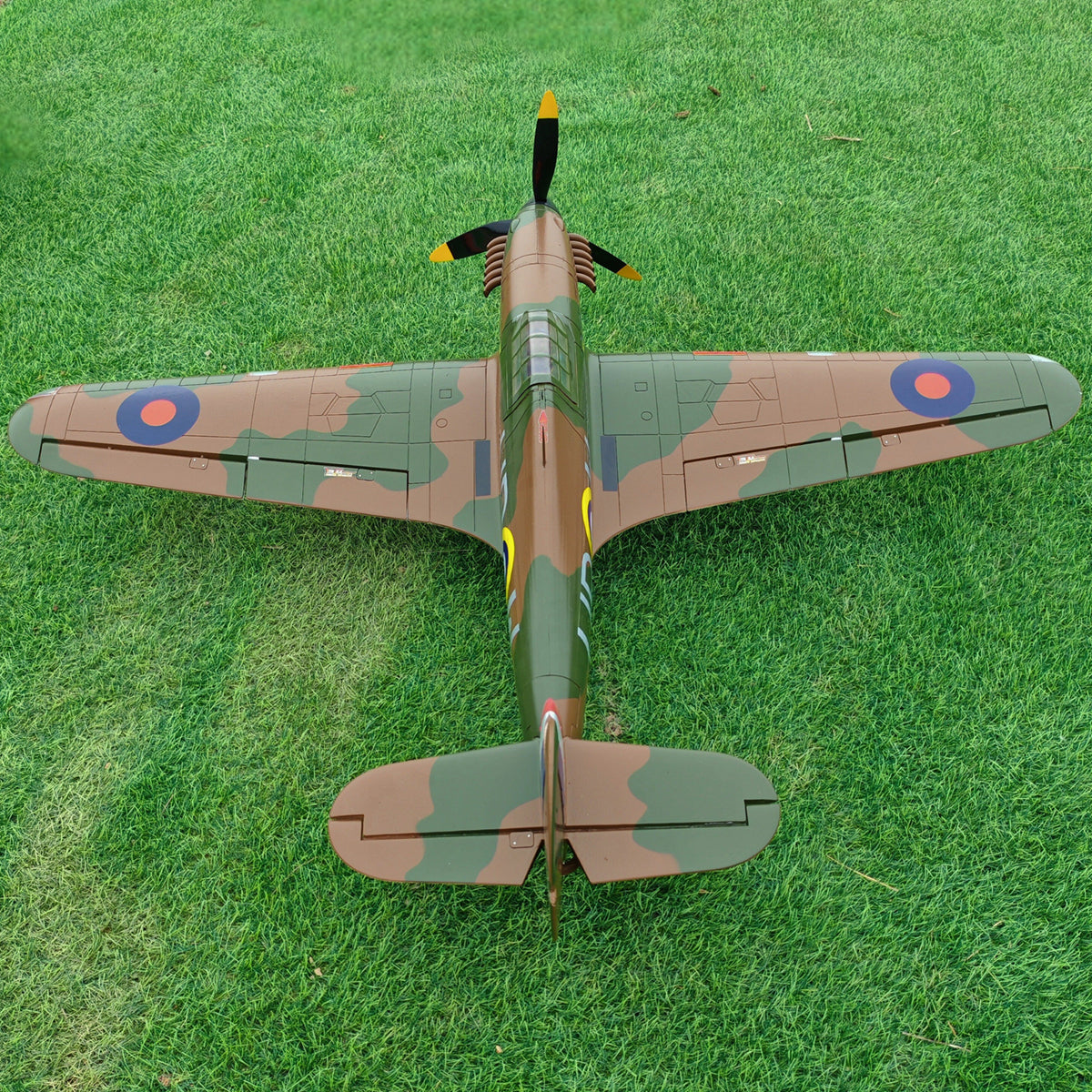 Dynam Hawker Hurricane V3 4S RC Warbird 1,25 m vingefang med flaps