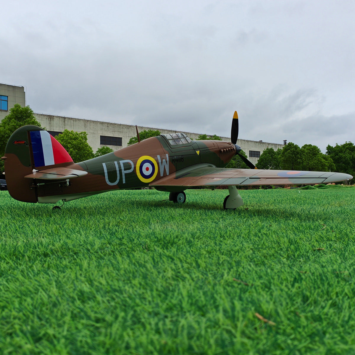 Dynam Hawker Hurricane V3 4S RC Warbird 1,25 m vingefang med flaps
