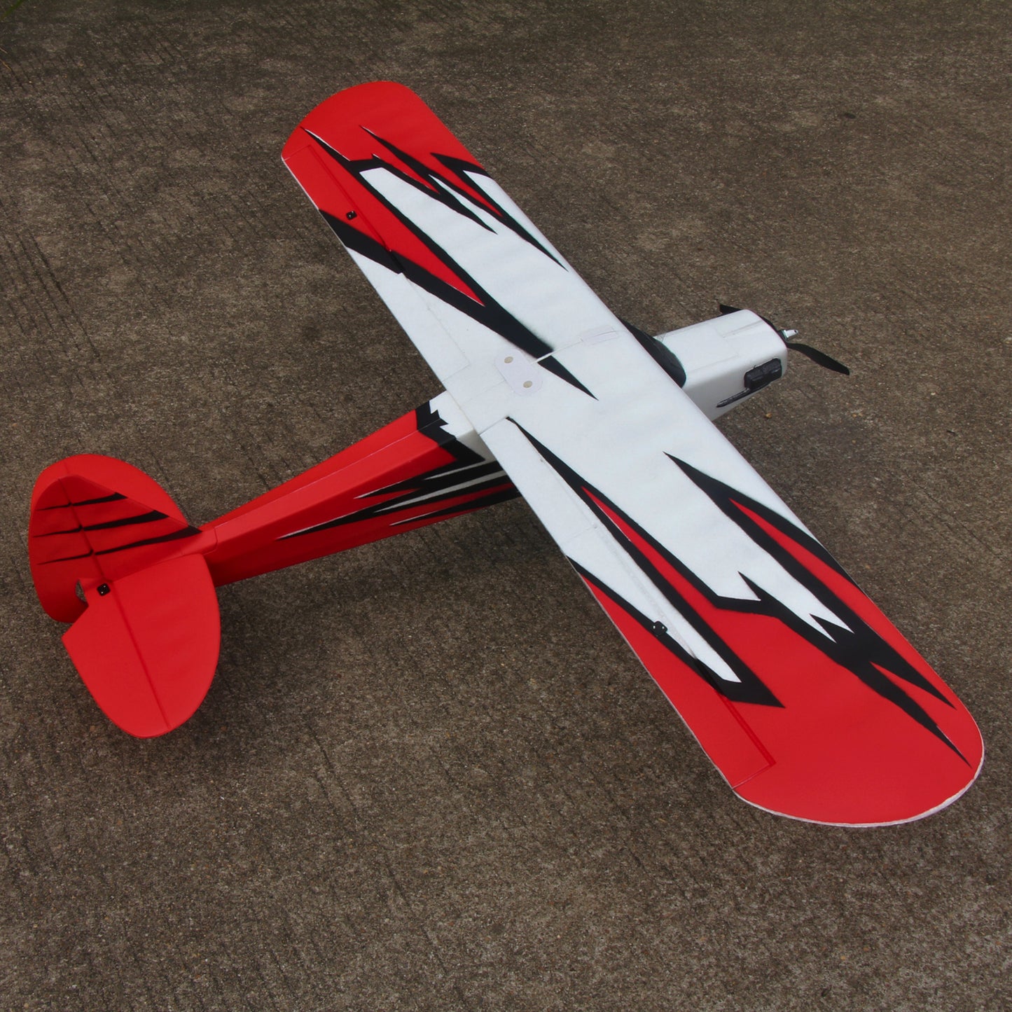 Dynam Primo RC Starter Trainer Rød STOL Bigfoot 4S 1,5m Vingefang med Flaps
