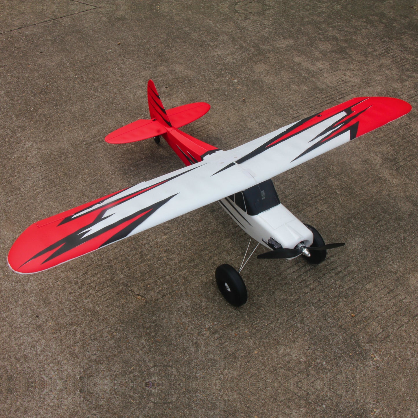 Dynam Primo RC Starter Trainer Rød STOL Bigfoot 4S 1,5m Vingefang med Flaps