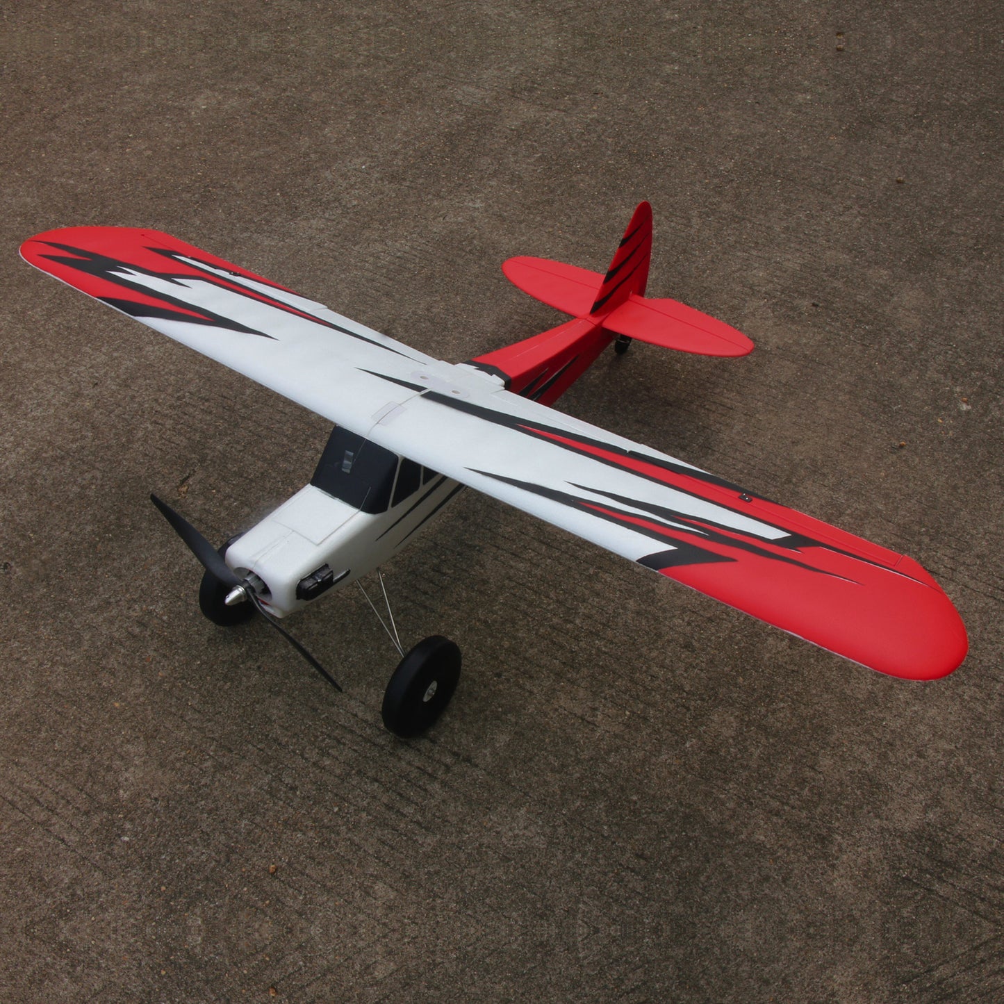 Dynam Primo RC Starter Trainer Rød STOL Bigfoot 4S 1,5m Vingefang med Flaps