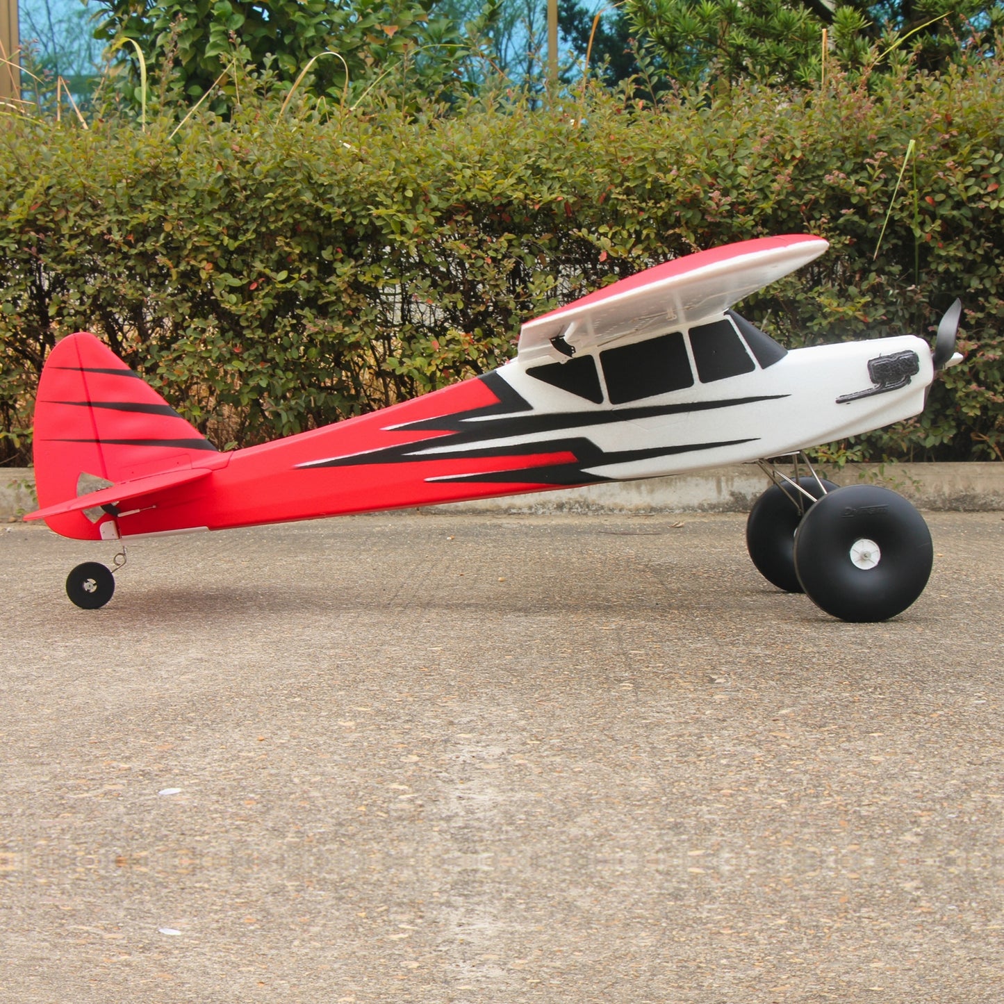 Dynam Primo RC Starter Trainer Rød STOL Bigfoot 4S 1,5m Vingefang med Flaps