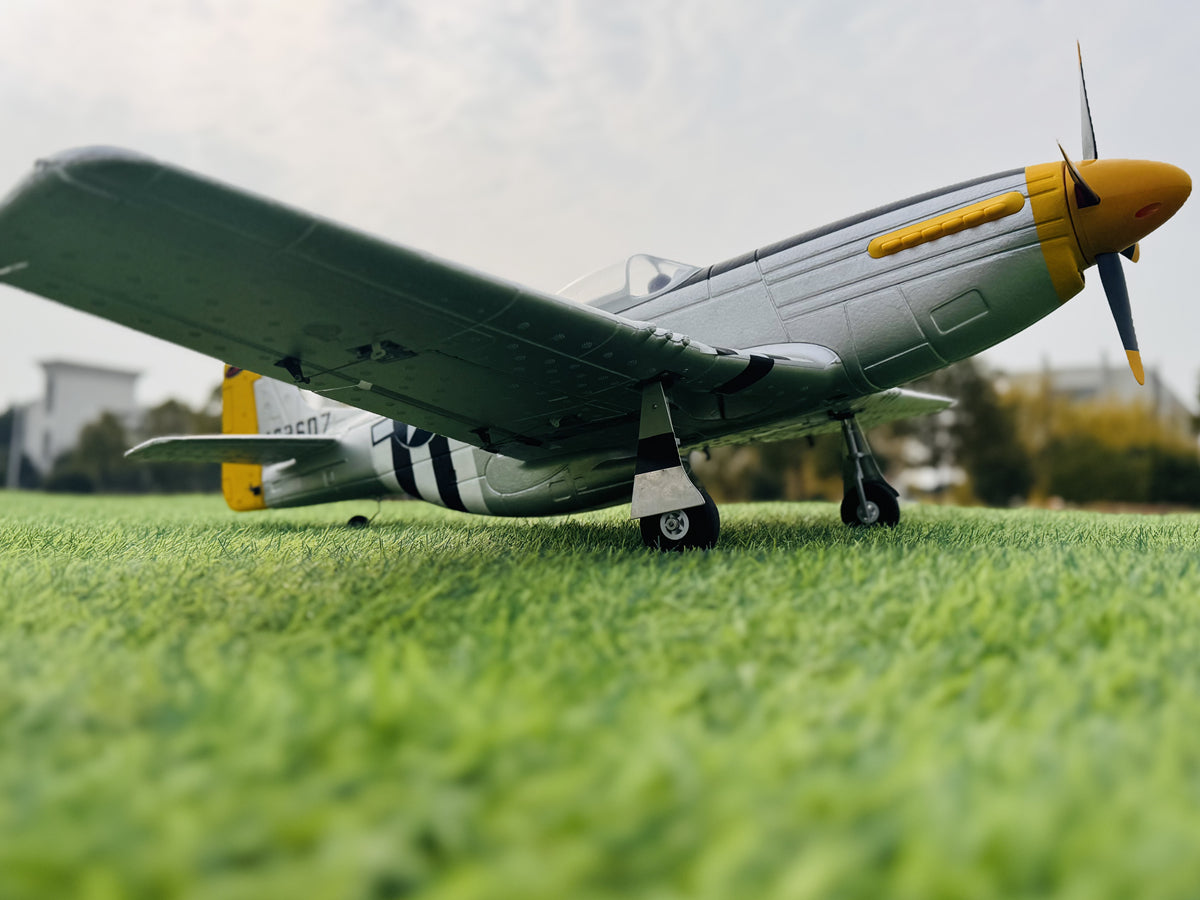 Dynam P-51 Mustang V2 Silver RC Warbird 1.2m Wingspan