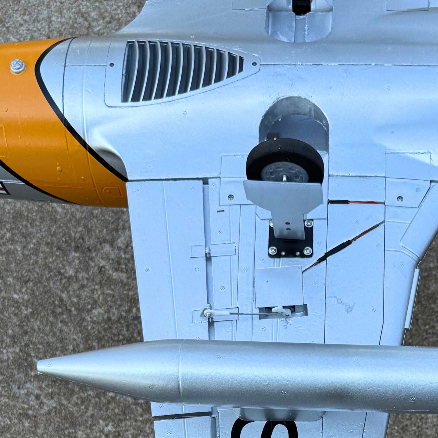 Dynam  RC Jet Trainer T-33 Shooting Star 6S 12-Blade 70mm EDF