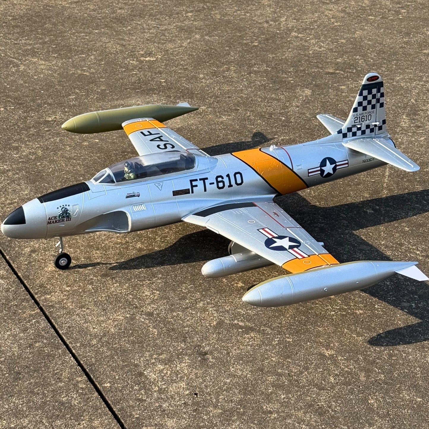 Dynam  RC Jet Trainer T-33 Shooting Star 6S 12-Blade 70mm EDF