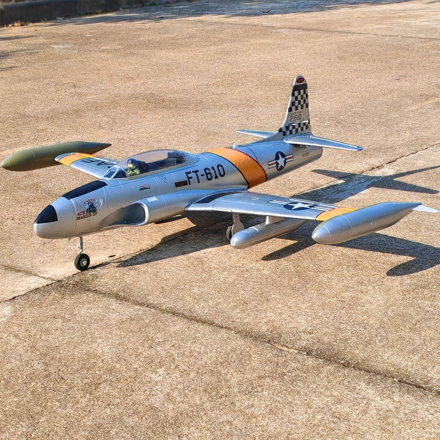 Dynam  RC Jet Trainer T-33 Shooting Star 6S 12-Blade 70mm EDF