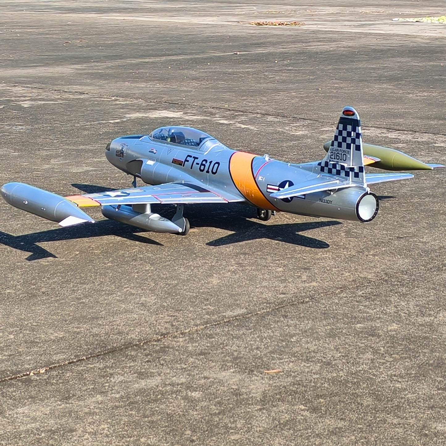 Dynam  RC Jet Trainer T-33 Shooting Star 6S 12-Blade 70mm EDF