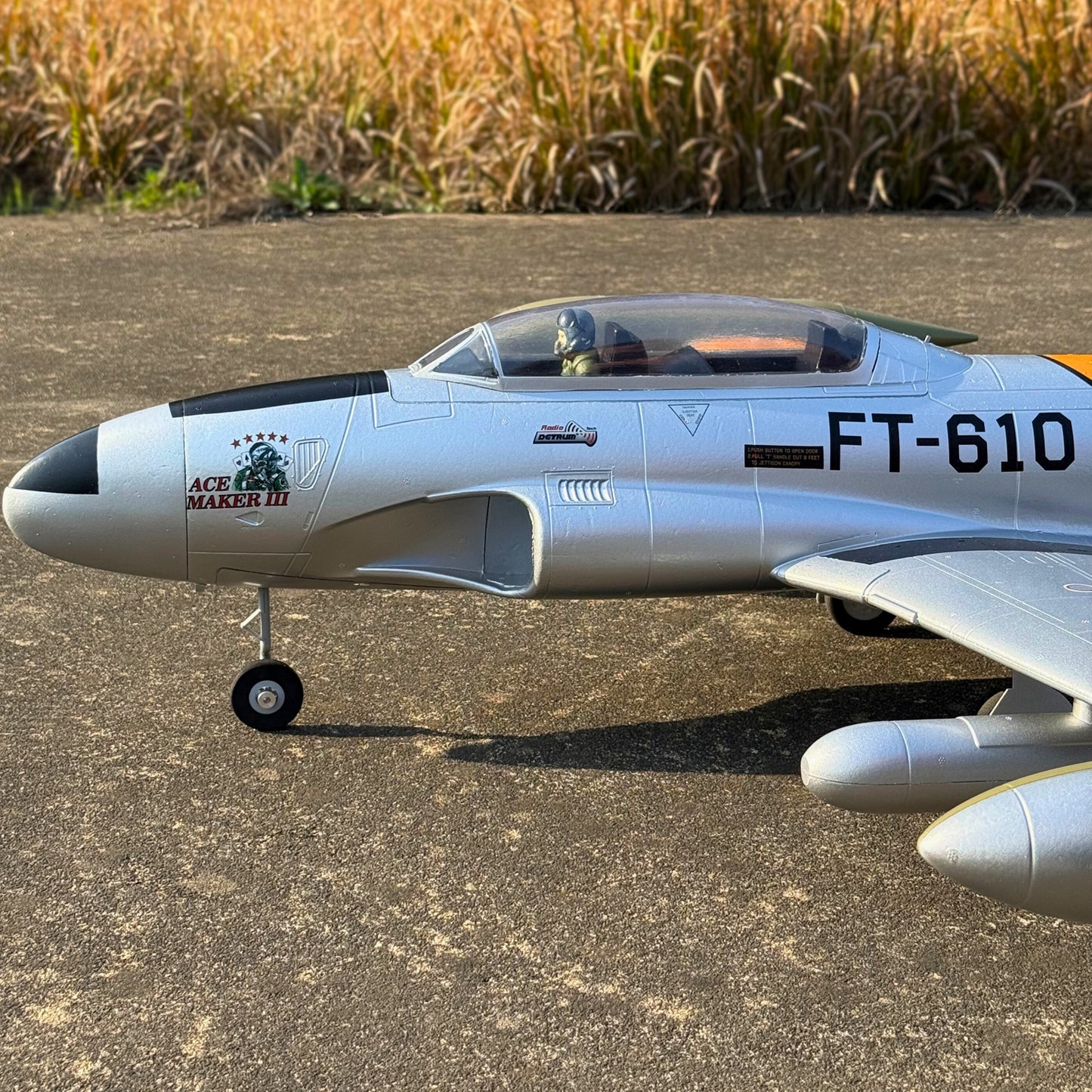 Dynam  RC Jet Trainer T-33 Shooting Star 6S 12-Blade 70mm EDF