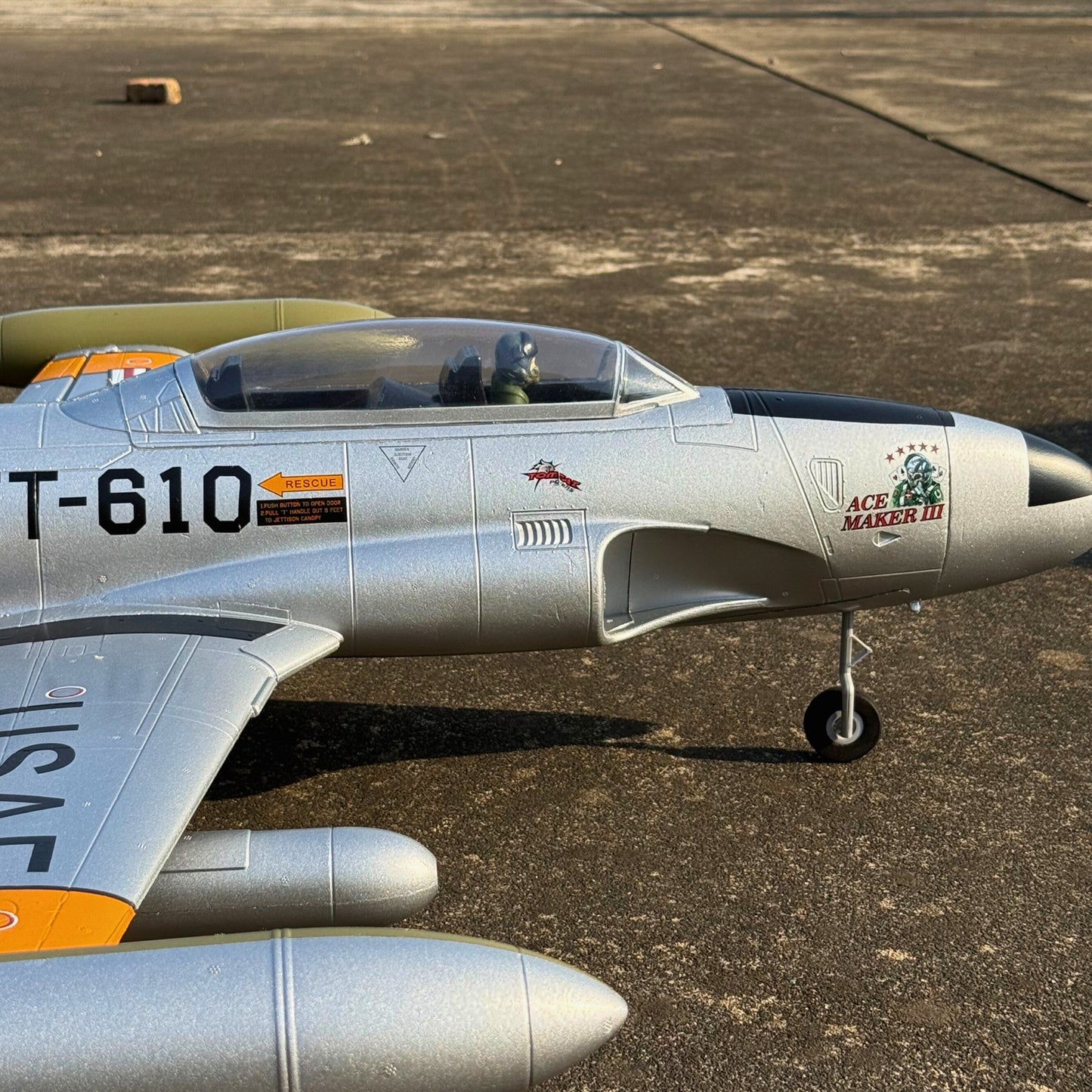Dynam  RC Jet Trainer T-33 Shooting Star 6S 12-Blade 70mm EDF
