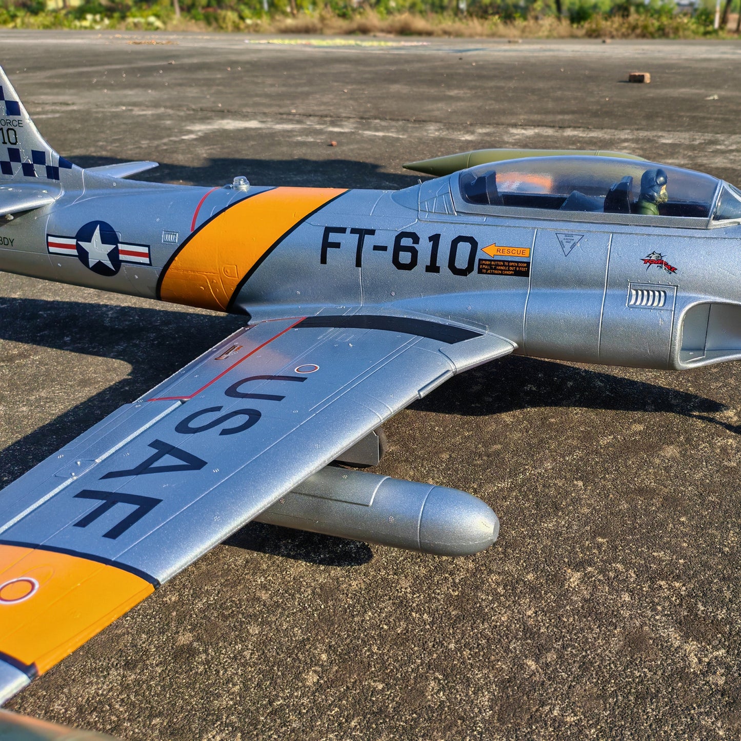Dynam  RC Jet Trainer T-33 Shooting Star 6S 12-Blade 70mm EDF