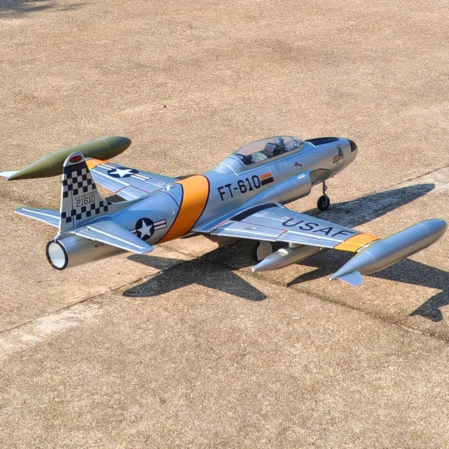 Dynam  RC Jet Trainer T-33 Shooting Star 6S 12-Blade 70mm EDF