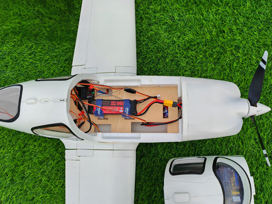 Dynam Cirrus SR22 V3 White Trainer 3S/4S  RC Scale Aircraft 1.4m